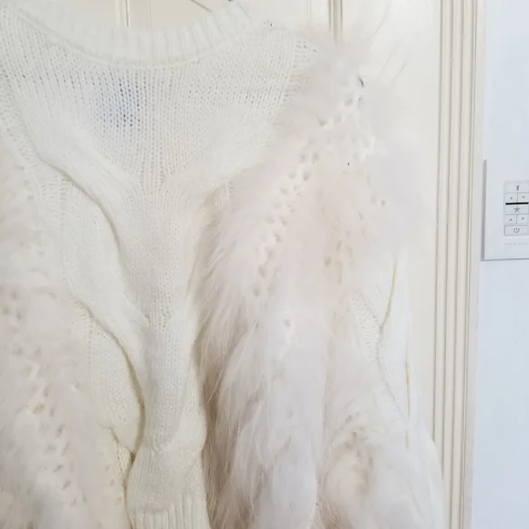 White Faux Fur 3/4 sleeve sweater loose fit women size Medium  147) - Picture 2 of 7